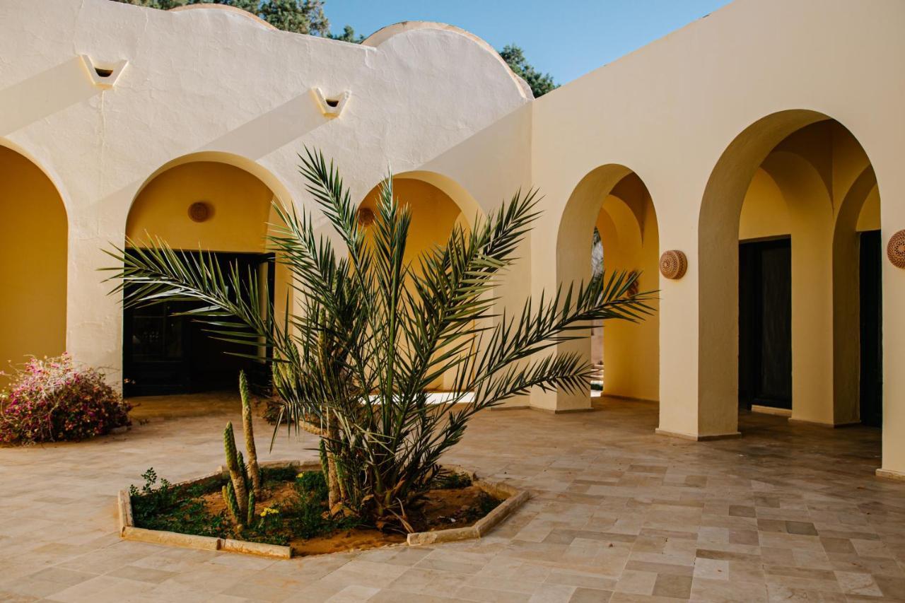 Hotel Pansy Qasr Ghilan Esterno foto